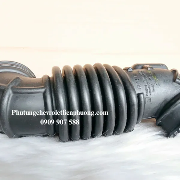 Ống hút gió vào thân bướm ga Vinfast Fadil chính hãng 42555076