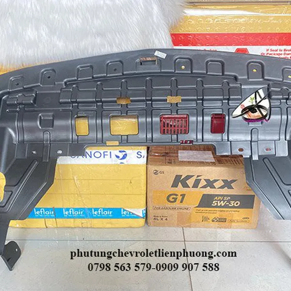 Chắn bùn gầm giữa chevrolet trax chính hãng gm mã 42577002