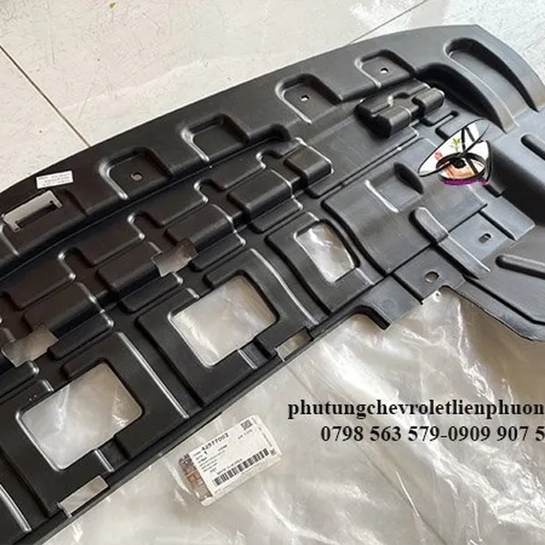 Chắn bùn gầm giữa chevrolet trax chính hãng gm mã 42577002