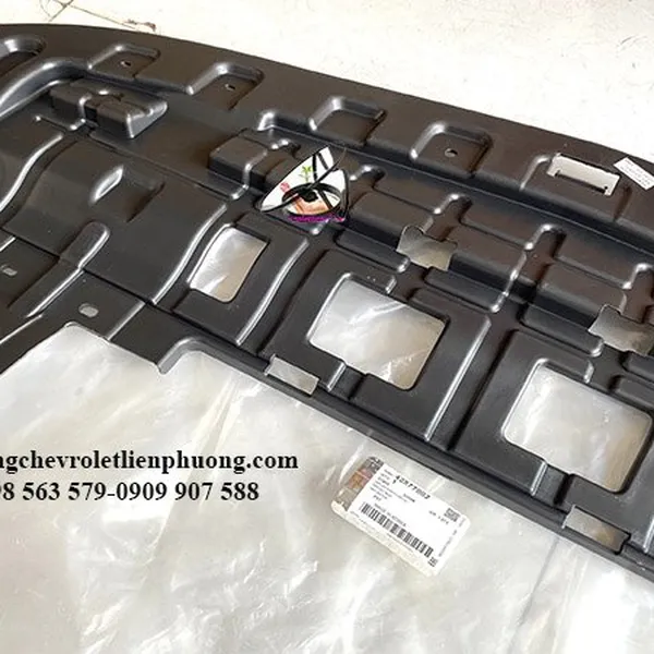 Chắn bùn gầm giữa chevrolet trax chính hãng gm mã 42577002