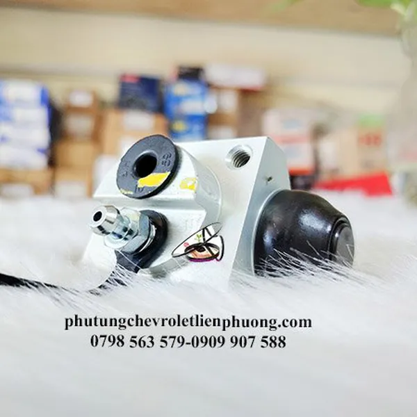 HEO THẮNG SAU XE CHEVROLET CRUZE CHÍNH HÃNG GM MÃ 42589968