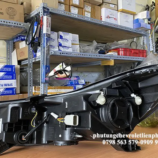 Đèn pha phải chevrolet trax chính hãng gm chất lượng 42725341