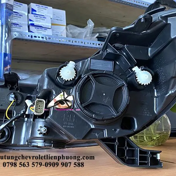 Đèn pha phải chevrolet trax chính hãng gm chất lượng 42725341