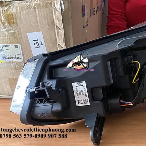 Đèn pha phải chevrolet trax chính hãng gm chất lượng 42725341