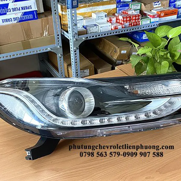 Đèn pha phải chevrolet trax chính hãng gm chất lượng 42725341