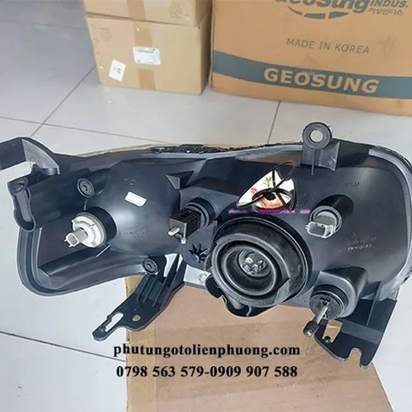 Đèn pha xe ford escape