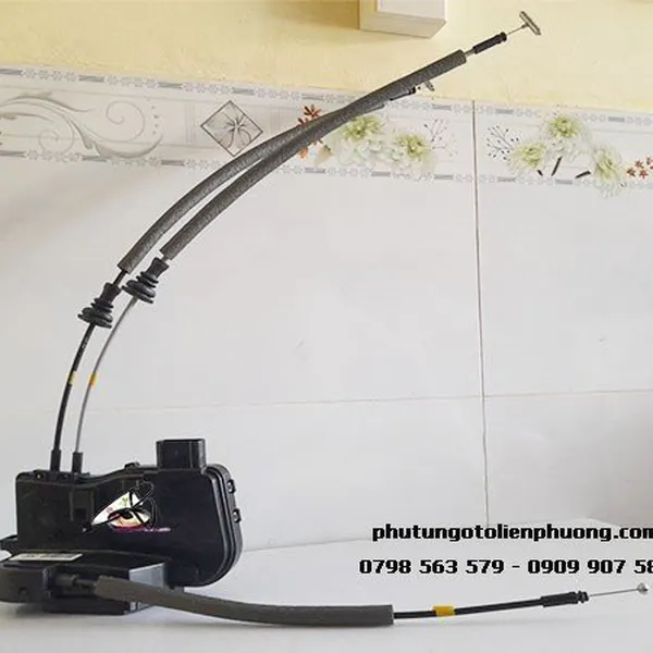 Khoá ngậm cửa sau trái xe Hyundai sonata chính hãng