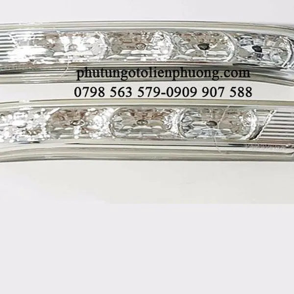 Xi nhan gương chiếu hậu phải xe huyndai santafe, mã 876233J000
