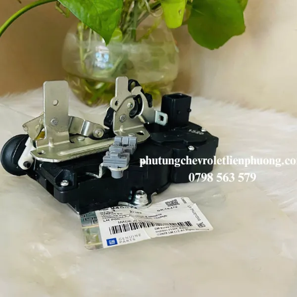 Cơ cấu khoá cửa sau trái Captiva C100 , C140 chính hãng 94551340