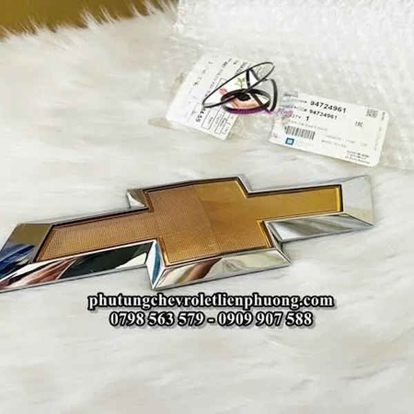 Biểu tượng cốp sau colorado ( lô gô nắp thùng sau) chính hãng gm mã 94724961