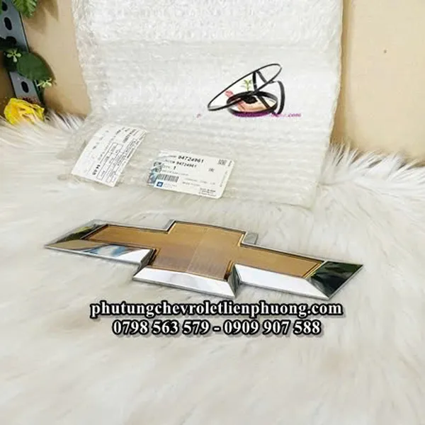 Biểu tượng cốp sau colorado ( lô gô nắp thùng sau) chính hãng gm mã 94724961