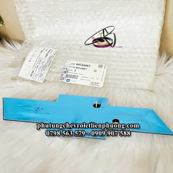 Biểu tượng cốp sau colorado ( lô gô nắp thùng sau) chính hãng gm mã 94724961