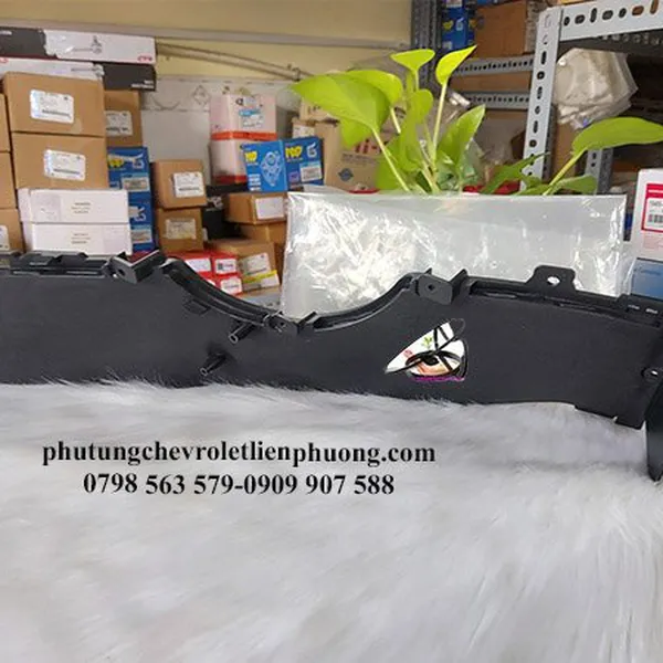 Lưới cản dưới trước trái chevrolet captiva chính hãng mã 94838823