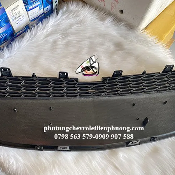 Lưới cản trước không viền mạ chevrolet spark m300 chính hãng gm 95080060