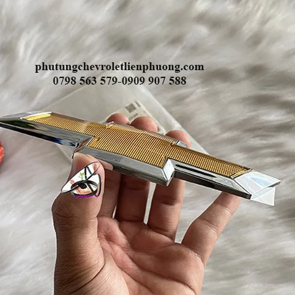 Lô gô sau chevrolet captiva c140 chính hãng gm mã 95326561