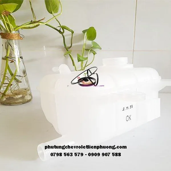Bình nước phụ xe Chevrolet trax chính hãng mã 95380033