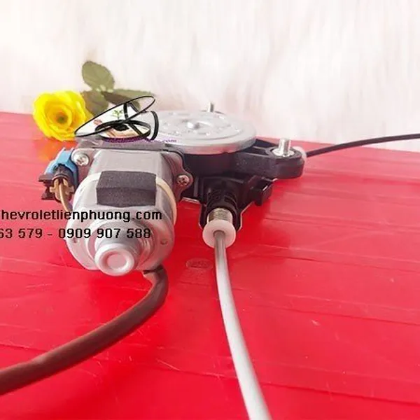 Cáp nâng kính sau phải xe spark m300 chính hãng mã 95394105