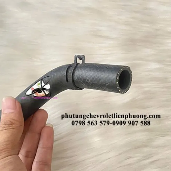 ống nước từ ống chia đến bình nước phụ chevrolet cruze chính hãng máy 1.6 mã 95390876