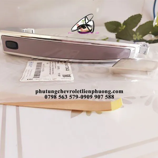 Tay mở cửa ngoài xe captiva c140