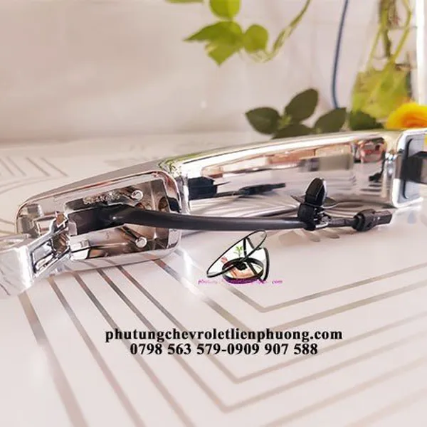 Tay mở cửa ngoài xe captiva c140