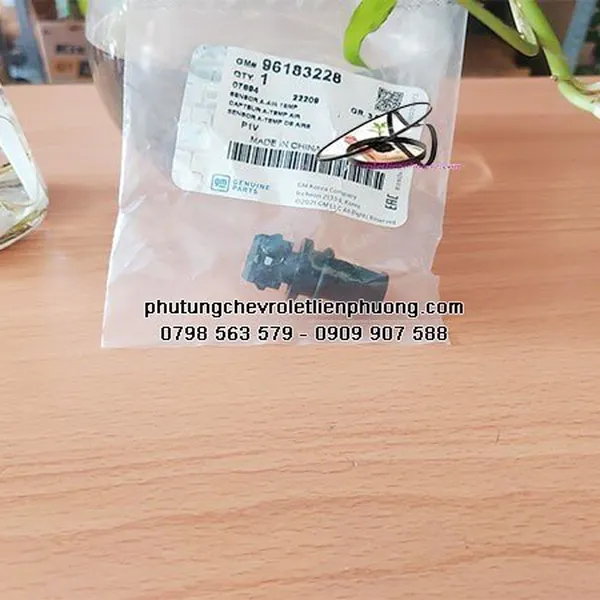 Cảm biến nhiệt độ không khí gentra captiva chính hãng mã 96183228 
