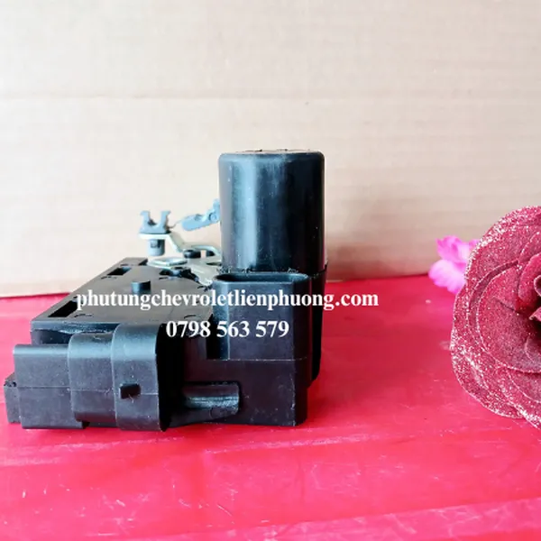 Ổ khoá ngậm cửa trước trái Chevrolet Vivant chính hãng mã 96292105