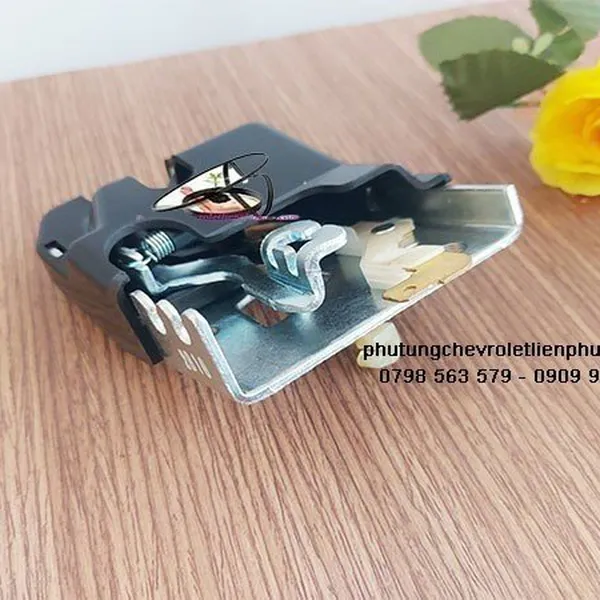 Ổ khóa ngậm cốp sau xe ô tô aveo chính hãng