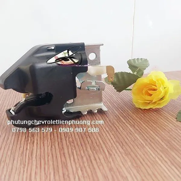 Ổ khóa ngậm cốp sau xe ô tô aveo chính hãng