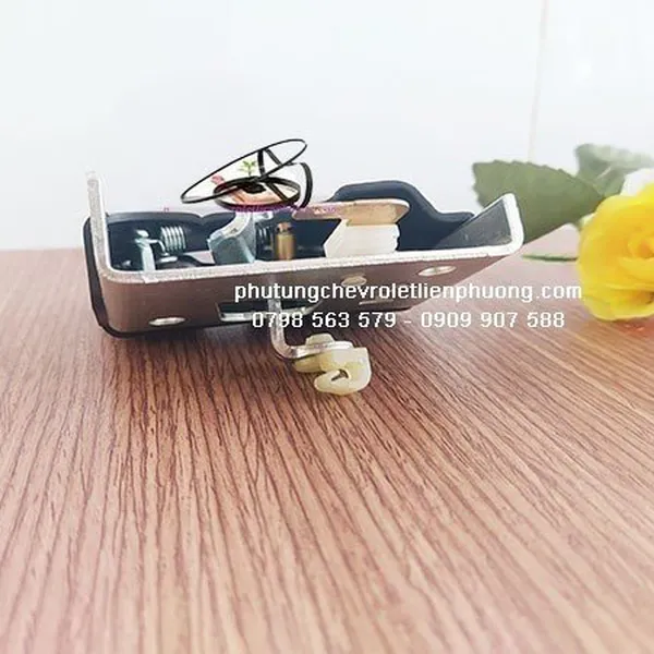 Ổ khóa ngậm cốp sau xe ô tô aveo chính hãng