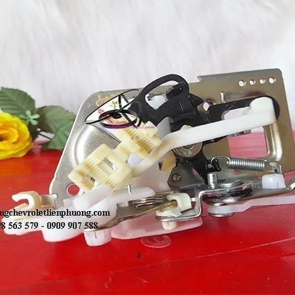 Cơ cấu khóa cửa sau trái spark m200 matiz 3 phần cơ chính hãng