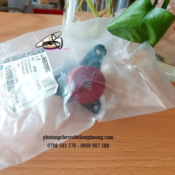 CÔNG TẮC KHẨN CẤP ( ƯU TIÊN ) XE MATIZ 3