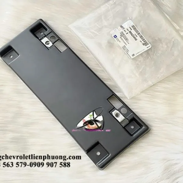 Giá bắt biển số trước xe chevrolet captiva c100 chính hãng 96623490