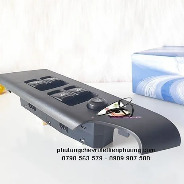 Công tắc nâng kính tổng xe gentra aveo chính hãng gm