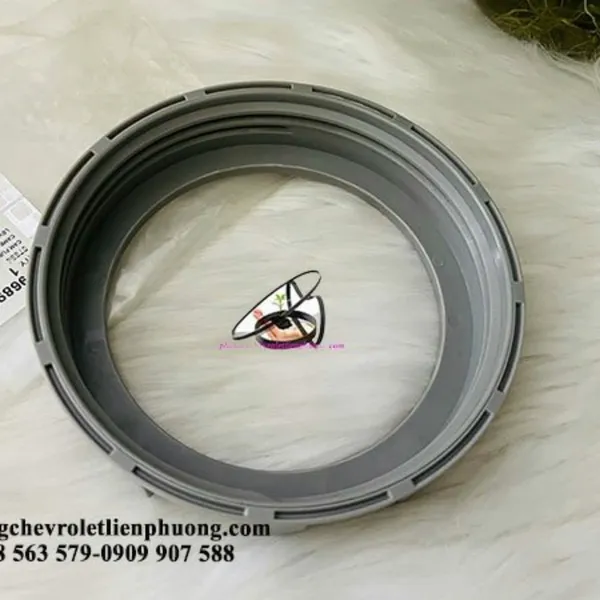 Nắp giữ cụm bơm xăng chevrolet spark m300 matiz 4 chính hãng 96892242