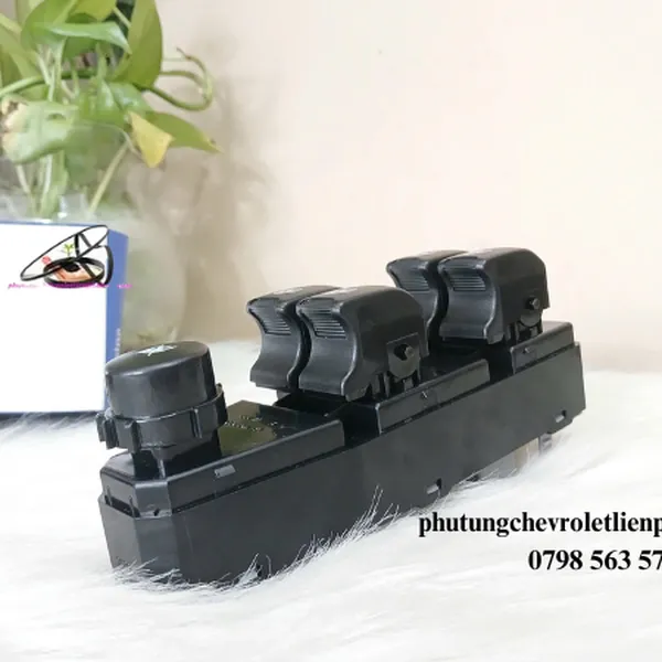 Cụm công tắc lên xuống kính tổng Chevrolet Spark M300 Matiz 4 không lock chính hãng 96942497
