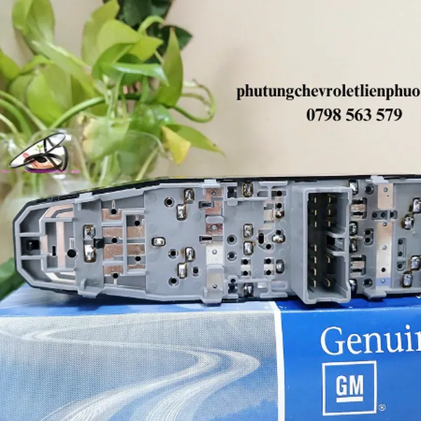 Cụm công tắc lên xuống kính tổng Chevrolet Spark M300 Matiz 4 không lock chính hãng 96942497