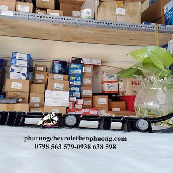 Bát cản sau dài phải cruze - được xuất xứ chính hãng với chất lượng cao
