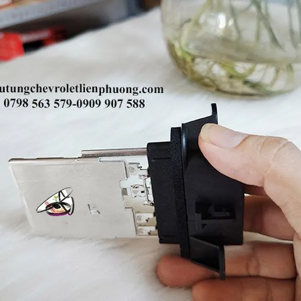 Biến trở quạt gió điều hòa chevrolet trax, spark m300 - chính hãng GM mã 42714340