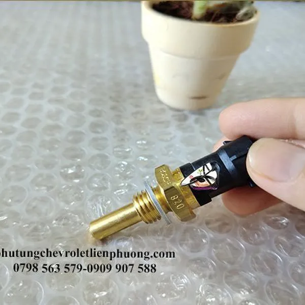 Cảm biến nhiệt độ nước colorado traiblazer chính hãng mã 90570185