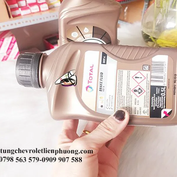 Dầu thắng dot 4 total 0.5L - giúp cho tính năng trơn tru xe ô tô