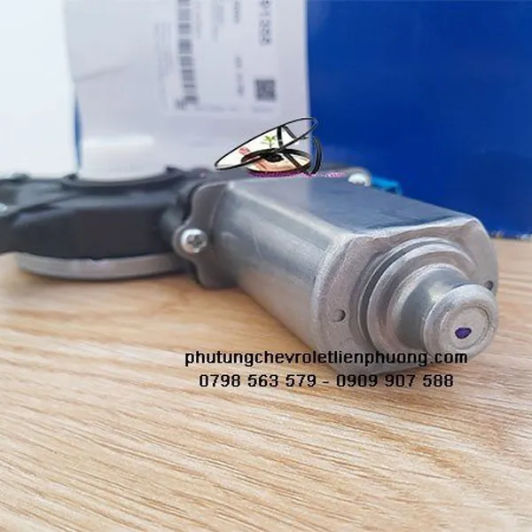 Mô tơ nâng kính trước phải xe Laceti việt mã 95391355 chính hãng