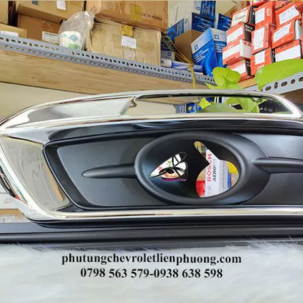 Ốp đèn gầm trái có mạ chevrolet cruze đời mới chính hãng mã 42359629