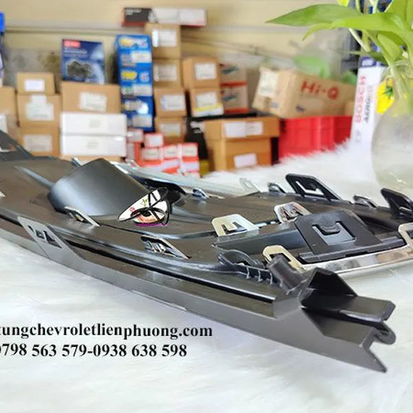 Ốp đèn gầm trái có mạ chevrolet cruze đời mới chính hãng mã 42359629