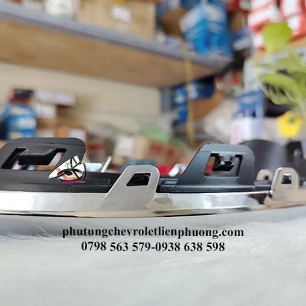 Ốp đèn gầm trái có mạ chevrolet cruze đời mới chính hãng mã 42359629