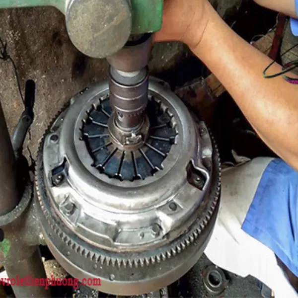 Bộ bàn ép lá côn kép Chevrolet Captiva 2013 máy xăng chính hãng mã 24268466