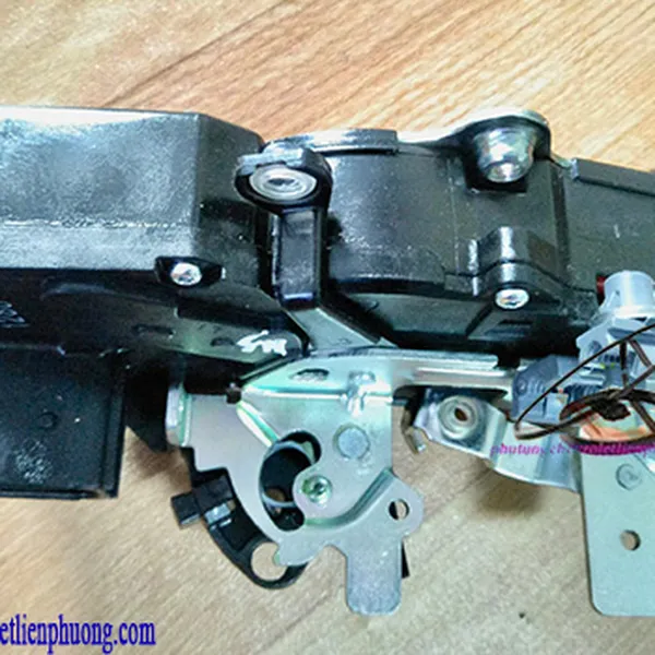 CƠ CẤU Ổ KHÓA NGẬM CỬA TRƯỚC XE CHEVROLET CAPTIVA