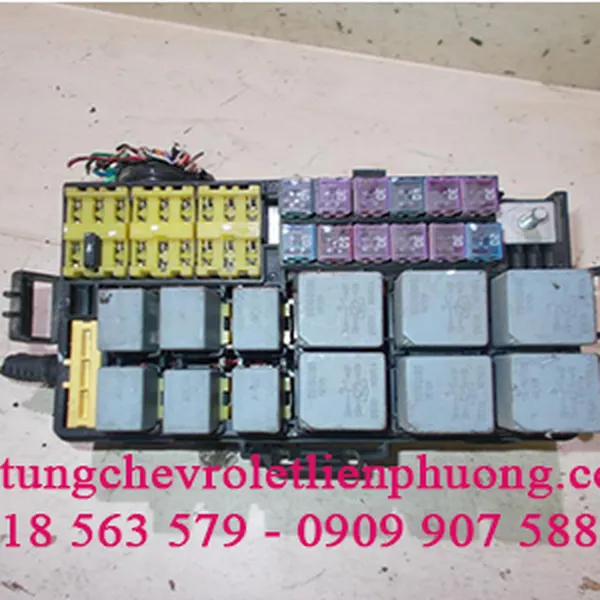Hộp cầu chì xe vivant