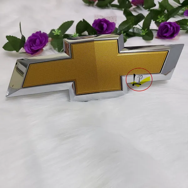 Logo mặt ca lăng trước Chevrolet trailblazer Cololando