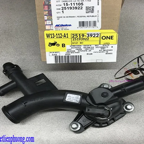 ỐNG CHIA NƯỚC LÀM MÁT XE CHEVROLET TRAX