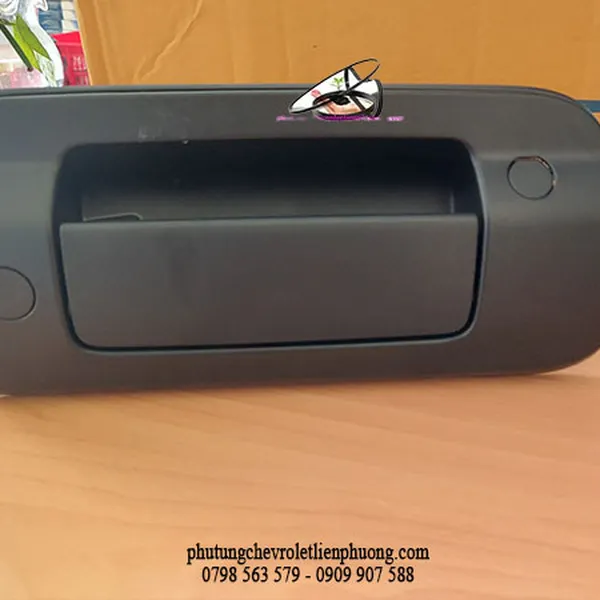 TAY MỞ NẮP THÙNG SAU COLORADO